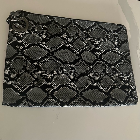 Snake Print Oversized Vegan Leather Wristlet Clutch Bag - Picture 4 of 8